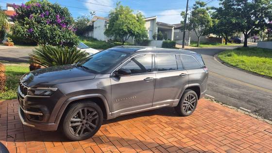 JEEP COMMANDER 2.0 HURRICANE 4 TURBO GASOLINA OVERLAND AT9